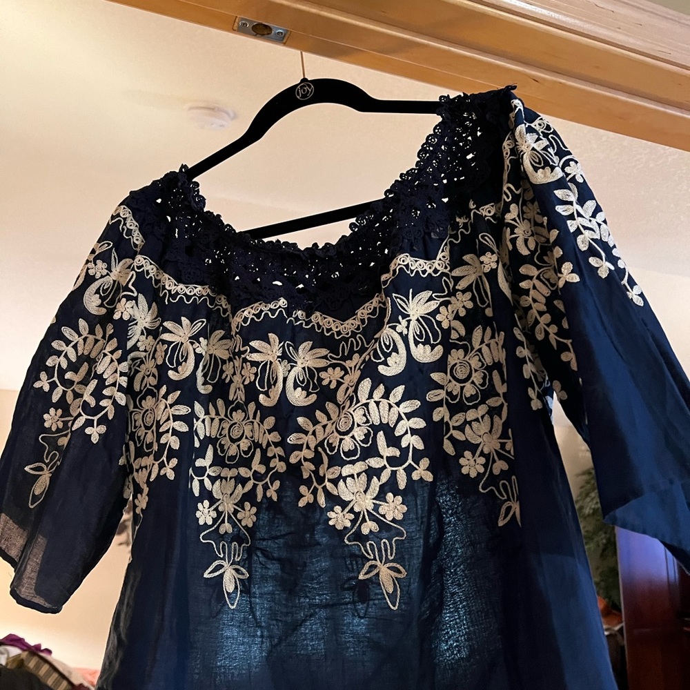 Never worn beautiful top 100% cotton. Perfect condition navy and cream
